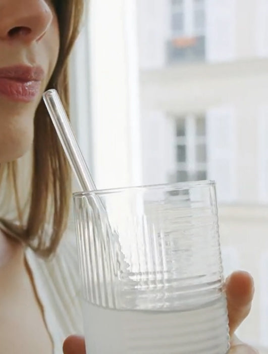 Colágeno+ disuelto en un vaso de agua